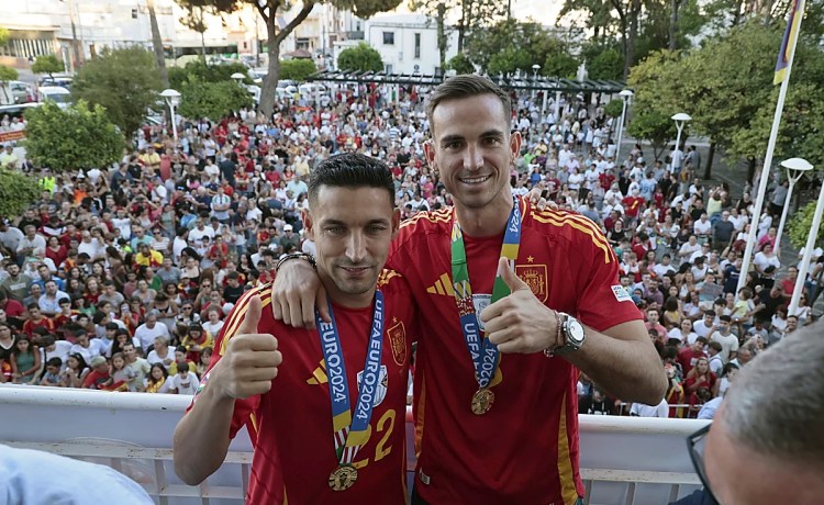 Jesús Navas pide el Balón de Oro para Fabián: «Es mi amigo y de mi pueblo» Jesús Navas pide el Balón de Oro para Fabián: «Es mi amigo y de mi pueblo»