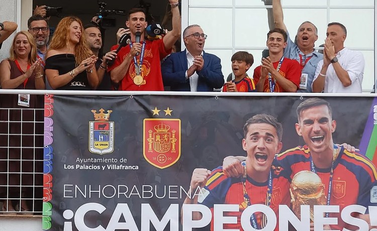 Los Palacios y Villafranca se vuelca con la candidatura de Fabián para el Balón de Oro Los Palacios y Villafranca se vuelca con la candidatura de Fabián para el Balón de Oro