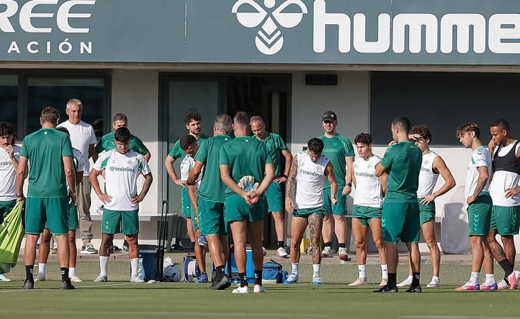 Con el Betis en el podio de LaLiga, lideran todos sus torneos el Betis Deportivo, el Betis C, el Juvenil y el Cadete Con el Betis en el podio de LaLiga, lideran todos sus torneos el Betis Deportivo, el Betis C, el Juvenil y el Cadete