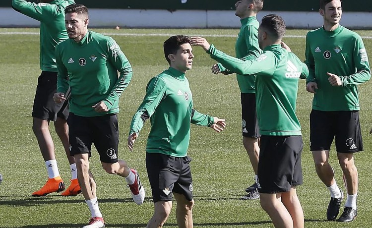 Bartra y el regreso de Fabián: «Tal y como está el equipo no está fácil que pueda entrar, pero ojalá más pronto que tarde» Bartra y el regreso de Fabián: «Tal y como está el equipo no está fácil que pueda entrar, pero ojalá más pronto que tarde»