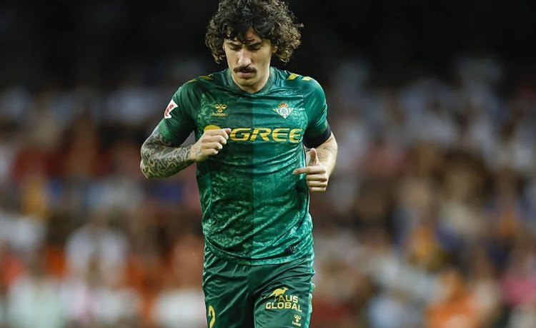 El ‘dardo’ de Bellerín a De la Fuente: «Parece que suelen ver poco los partidos del Betis» El ‘dardo’ de Bellerín a De la Fuente: «Parece que suelen ver poco los partidos del Betis»