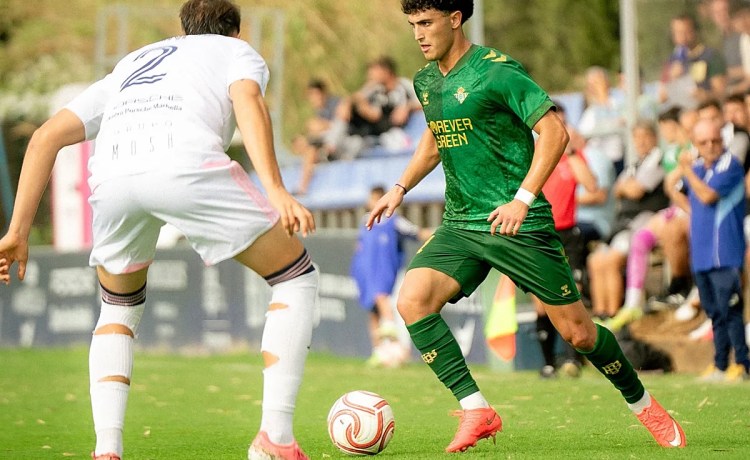 El Betis Deportivo aprovecha la superioridad numérica para ganar en Marbella (0-2) y consolidarse como líder El Betis Deportivo aprovecha la superioridad numérica para ganar en Marbella (0-2) y consolidarse como líder
