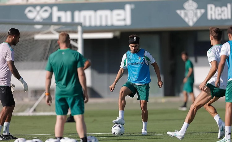 Pellegrini espera a los últimos internacionales y Antony se dosifica Pellegrini espera a los últimos internacionales y Antony se dosifica