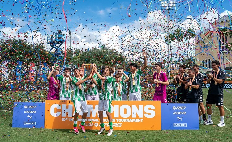 Homenaje en la Cartuja al Betis infantil campeón de LaLiga FC Futures Homenaje en la Cartuja al Betis infantil campeón de LaLiga FC Futures