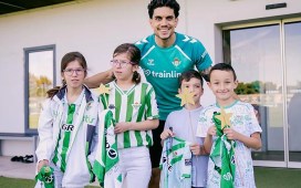 El Betis y la Fundación Pequeño Deseo seguirán colaborando para acercar al club a niños y niñas enfermos o en situaciones difíciles El Betis y la Fundación Pequeño Deseo seguirán colaborando para acercar al club a niños y niñas enfermos o en situaciones difíciles