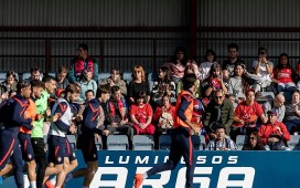 Osasuna trabaja el balón parado en un entrenamiento abierto para asociaciones y centros que colaboran con su fundación Osasuna trabaja el balón parado en un entrenamiento abierto para asociaciones y centros que colaboran con su fundación
