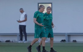 Pellegrini, sobre el parón: «Tres semanas es mucho para parar un campeonato» Pellegrini, sobre el parón: «Tres semanas es mucho para parar un campeonato»