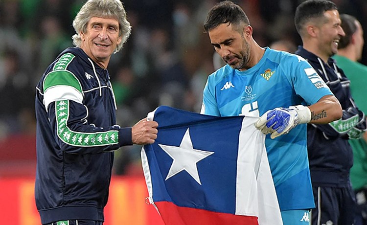 Claudio Bravo: «Me la jugaría por Pellegrini para Chile, pero el Betis va a hacer todo lo posible por mantenerlo» Claudio Bravo: «Me la jugaría por Pellegrini para Chile, pero el Betis va a hacer todo lo posible por mantenerlo»