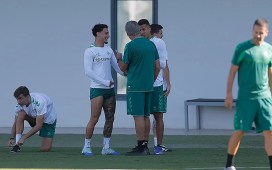 Antony participa en el entrenamiento del Betis antes del duelo ante el Oporto Antony participa en el entrenamiento del Betis antes del duelo ante el Oporto