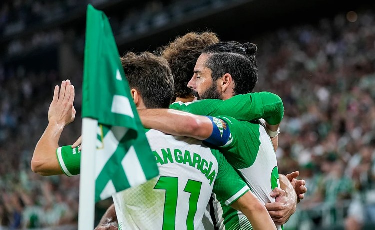 Isco, el míster Champions del Betis, se estrena como local de verdiblanco en su competición favorita Isco, el míster Champions del Betis, se estrena como local de verdiblanco en su competición favorita