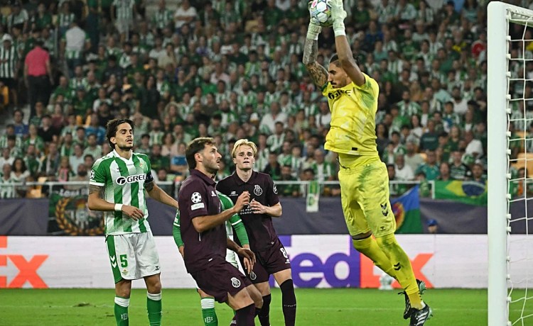 Álvaro Valles: «Esto es la Champions y, si no sufriéramos, no seríamos el Betis» Álvaro Valles: «Esto es la Champions y, si no sufriéramos, no seríamos el Betis»