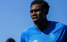Samu Aghehowa: «La mayoría de mis amigos son béticos y les dije que iban a dormir mal» Samu Aghehowa: «La mayoría de mis amigos son béticos y les dije que iban a dormir mal»