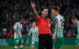 Dos años y medio sin ganar con De Burgos Bengoetxea, árbitro del Betis – Barcelona Dos años y medio sin ganar con De Burgos Bengoetxea, árbitro del Betis – Barcelona