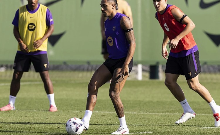 Raphinha y De Jong, novedades en la convocatoria del Barcelona para visitar al Betis Raphinha y De Jong, novedades en la convocatoria del Barcelona para visitar al Betis
