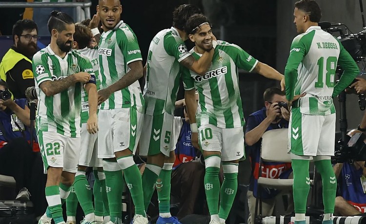 Davoo Xeneize elige al Betis por encima del Madrid y el Barcelona: «Es un lindo equipo, tiene a mucha gente en Sevilla» Davoo Xeneize elige al Betis por encima del Madrid y el Barcelona: «Es un lindo equipo, tiene a mucha gente en Sevilla»
