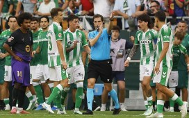El cambio de tendencia de De Burgos con el Betis después del «derbi del palo» El cambio de tendencia de De Burgos con el Betis después del «derbi del palo»