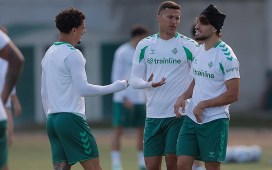 Parrott y Deossa, las principales alternativas como nueves en el Betis tras la baja de Cucho hasta después del parón Parrott y Deossa, las principales alternativas como nueves en el Betis tras la baja de Cucho hasta después del parón