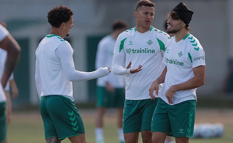 Parrott y Deossa, las principales alternativas como nueves en el Betis tras la baja de Cucho hasta después del parón Parrott y Deossa, las principales alternativas como nueves en el Betis tras la baja de Cucho hasta después del parón