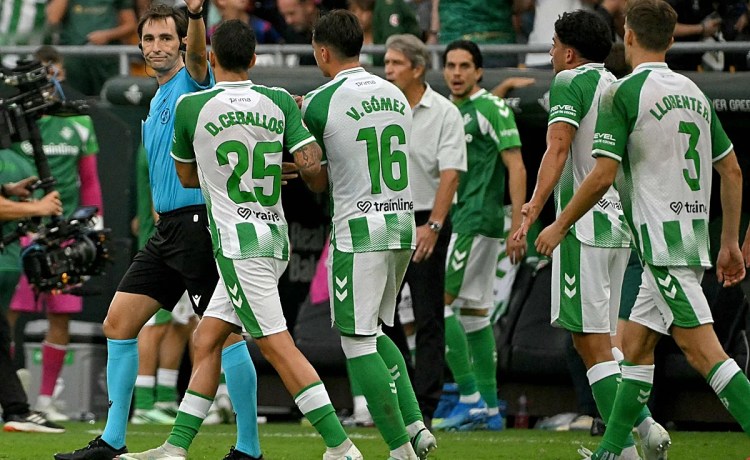 De Burgos y Del Cerro tendrán partidos de Champions tras el polémico Betis – Barcelona De Burgos y Del Cerro tendrán partidos de Champions tras el polémico Betis – Barcelona