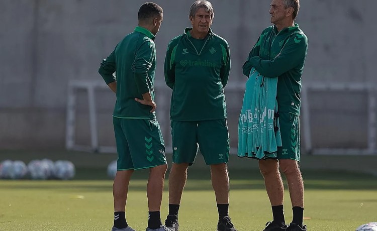 Pellegrini: «El que no haya jugado el partido anterior no quiere que vaya a hacerlo en el siguiente» Pellegrini: «El que no haya jugado el partido anterior no quiere que vaya a hacerlo en el siguiente»