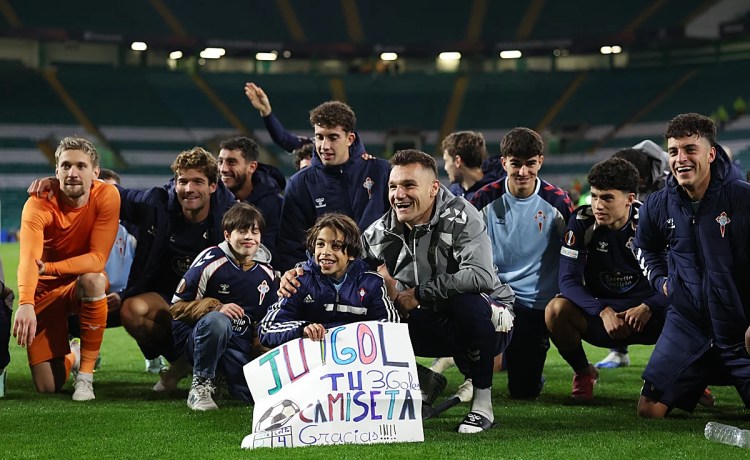 Un problema en el avión del Celta retrasa su regreso a España y los celestes sólo tendrán un entrenamiento antes de recibir al Betis Un problema en el avión del Celta retrasa su regreso a España y los celestes sólo tendrán un entrenamiento antes de recibir al Betis