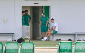 Bellerín, baja en el entrenamiento; Facundo se retira por unas molestias Bellerín, baja en el entrenamiento; Facundo se retira por unas molestias