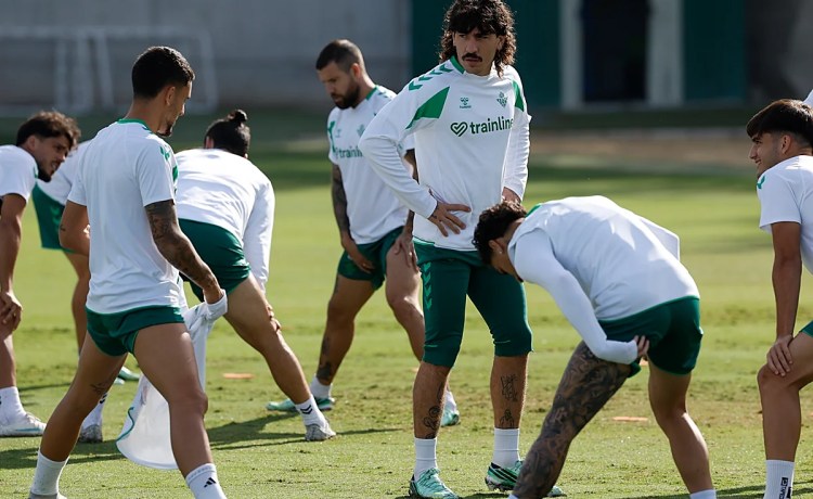 El Betis ultima el partido ante el Celta con Bellerín de vuelta El Betis ultima el partido ante el Celta con Bellerín de vuelta