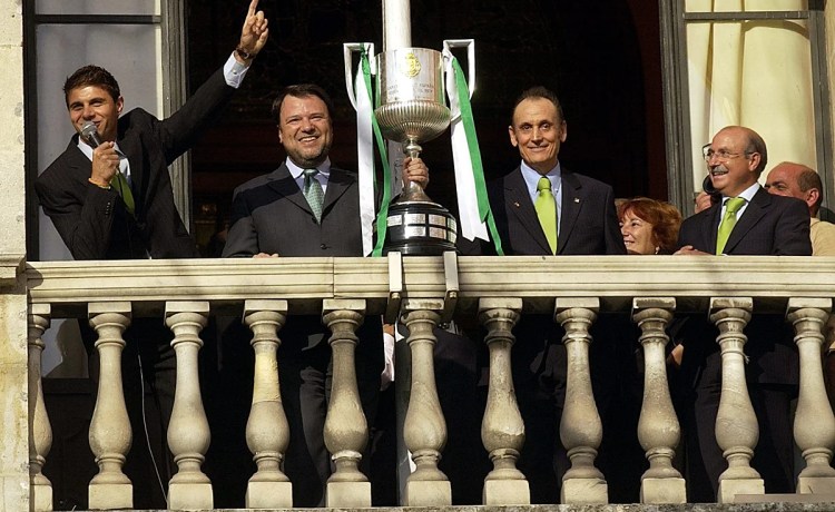 El Betis muestra sus condolencias por la muerte de Sánchez Monteseirín: «Bético y alcalde de Sevilla» El Betis muestra sus condolencias por la muerte de Sánchez Monteseirín: «Bético y alcalde de Sevilla»