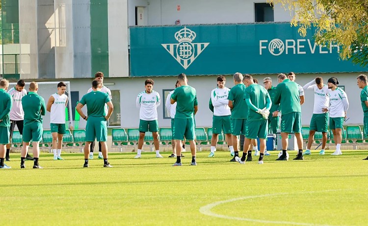 Junior e Ian Forns, novedades en el entrenamiento del Betis previo al duelo de Copa ante el Navalcarnero Junior e Ian Forns, novedades en el entrenamiento del Betis previo al duelo de Copa ante el Navalcarnero
