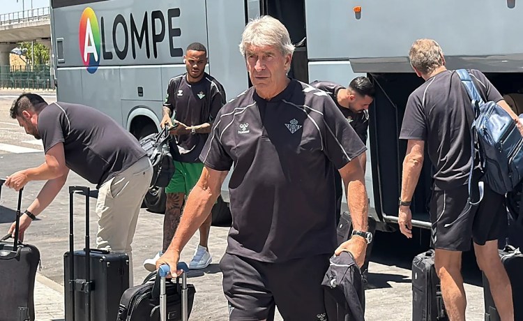La expedición del Betis ya está en Madrid y tiene previsto volver esta tarde a Sevilla tras la suspensión de la jornada de Copa La expedición del Betis ya está en Madrid y tiene previsto volver esta tarde a Sevilla tras la suspensión de la jornada de Copa