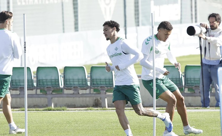 Antony se entrena con el grupo y se apunta al Betis – Málaga Antony se entrena con el grupo y se apunta al Betis – Málaga