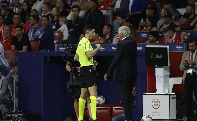 Busquets Ferrer, con quien el Betis solo perdió un partido, árbitro del duelo ante el Málaga Busquets Ferrer, con quien el Betis solo perdió un partido, árbitro del duelo ante el Málaga