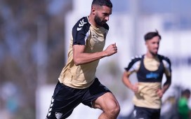 Recio, baja en el entrenamiento del Málaga CF por un cuadro viral Recio, baja en el entrenamiento del Málaga CF por un cuadro viral