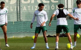 Pellegrini ultima la preparación de la visita del Málaga a la Cartuja con todos los disponibles excepto el Cucho Hernández Pellegrini ultima la preparación de la visita del Málaga a la Cartuja con todos los disponibles excepto el Cucho Hernández