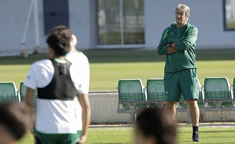 Pellegrini explica su decisión de jugar la Copa en el parón: «Creo que es la mejor fecha aunque puedan faltar algunos jugadores» Pellegrini explica su decisión de jugar la Copa en el parón: «Creo que es la mejor fecha aunque puedan faltar algunos jugadores»