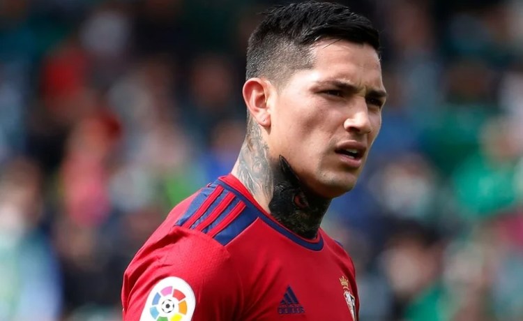 Osasuna negocia con otros clubes el traspaso de Chimy Ávila, que se aleja del Betis> Osasuna negocia con otros clubes el traspaso de Chimy Ávila, que se aleja del Betis>