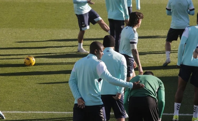 William Carvalho vuelve a entrenarse con el grupo> William Carvalho vuelve a entrenarse con el grupo>