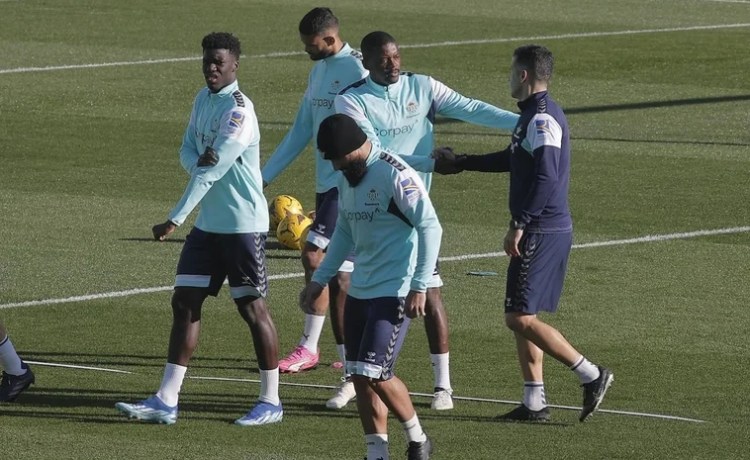 William Carvalho y el Betis esperarán al cierre del mercado turco William Carvalho y el Betis esperarán al cierre del mercado turco