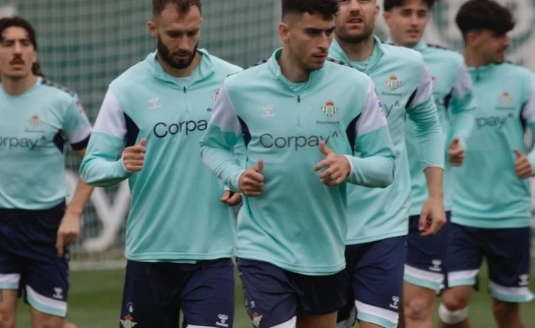 Marc Roca vuelve con el grupo pensando en el Betis – Dinamo de Zagreb Marc Roca vuelve con el grupo pensando en el Betis – Dinamo de Zagreb