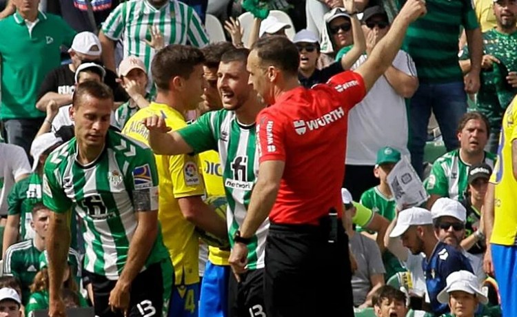 Cuadra Fernández pita el Betis – Athletic, con Jaime Latre en el VAR Cuadra Fernández pita el Betis – Athletic, con Jaime Latre en el VAR