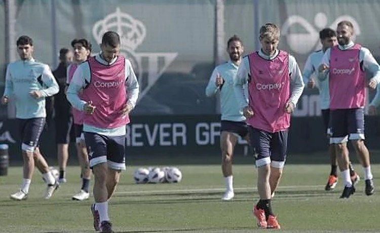 Guido Rodríguez y Miranda han pedido sueldos que el Betis no va a asumir Guido Rodríguez y Miranda han pedido sueldos que el Betis no va a asumir