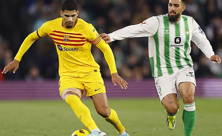 Borja Iglesias y la polémica por su defensa a Mbappé Borja Iglesias y la polémica por su defensa a Mbappé