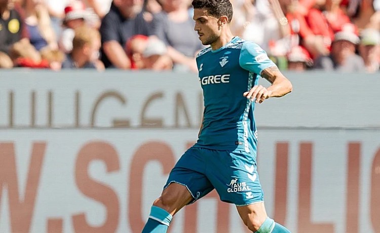 Bartra asume galones en una defensa aún por remodelar Bartra asume galones en una defensa aún por remodelar