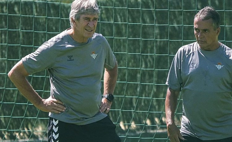 Pellegrini: «Se han ido diez jugadores y sólo han llegado cinco» Pellegrini: «Se han ido diez jugadores y sólo han llegado cinco»