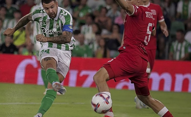 El Betis anuncia la renovación de Aitor El Betis anuncia la renovación de Aitor