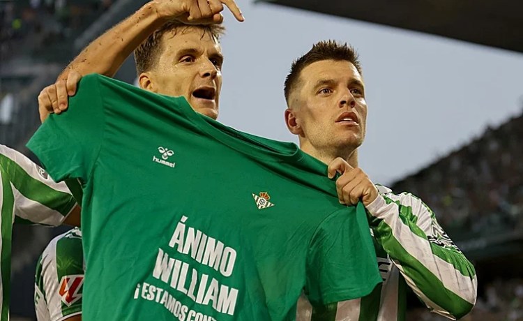 Los jugadores del Betis muestran su apoyo a Carvalho Los jugadores del Betis muestran su apoyo a Carvalho