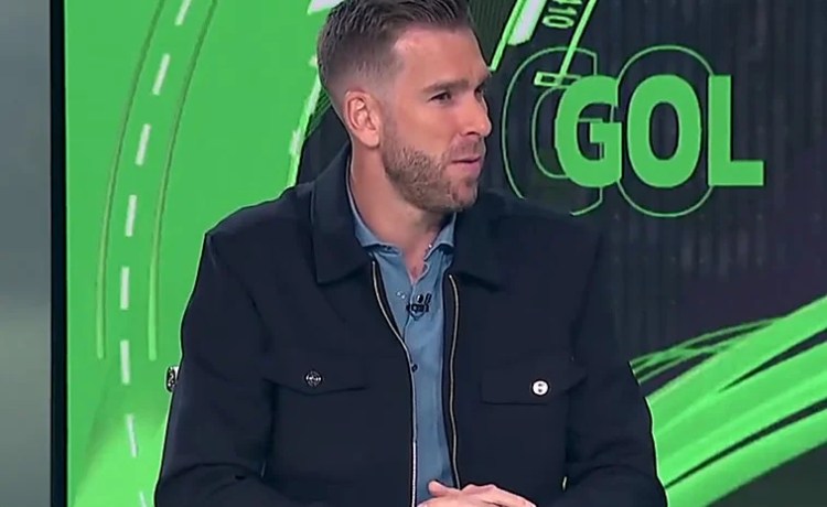 Adrián, el abogado y poli malo del Betis: «Me he puesto bastante serio con el tema de las multas en el vestuario» Adrián, el abogado y poli malo del Betis: «Me he puesto bastante serio con el tema de las multas en el vestuario»