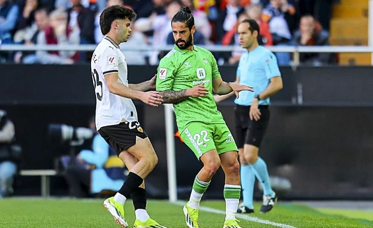 El Valencia – Betis se jugará: el equipo valencianista donará toda la taquilla a los afectados por la DANA El Valencia – Betis se jugará: el equipo valencianista donará toda la taquilla a los afectados por la DANA