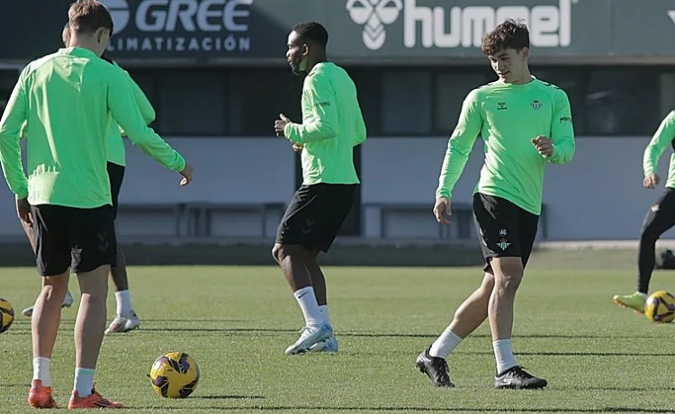 El Betis reactivará la renovación de Mateo El Betis reactivará la renovación de Mateo