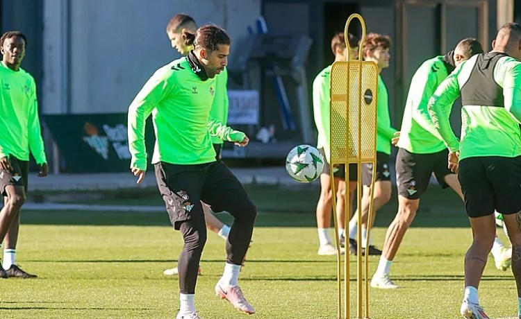 Ricardo Rodríguez firmó con el Betis un año más otro opcional por número de partidos Ricardo Rodríguez firmó con el Betis un año más otro opcional por número de partidos